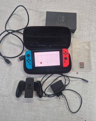 Nintendo Switch con accessori e un gioco