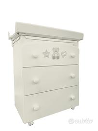 Culla, fasciatoio, seggiolone prima pappa