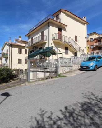 4 LOCALI A MONTORIO ROMANO