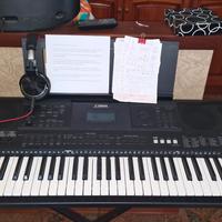 Tastiera "Yamaha Psr E453"
