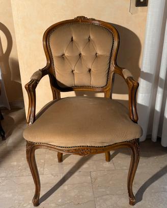 Poltroncina in legno imbottita