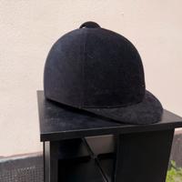 Cap da equitazione e speroni