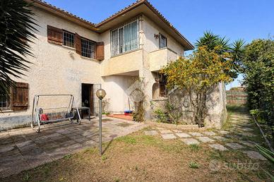 VILLA A SCHIERA D'ANGOLO A ANZIO
