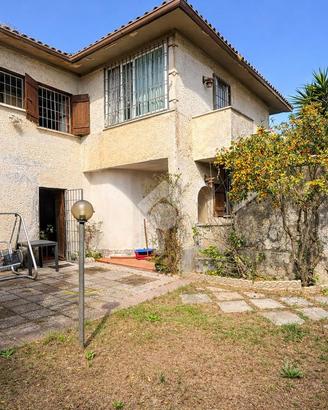 VILLA A SCHIERA D'ANGOLO A ANZIO