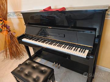 Pianoforte verticale Yamaha