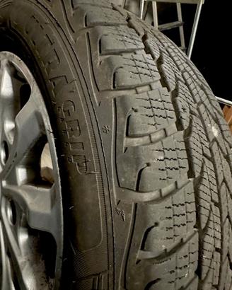 gomme termiche goodyear 215 60 r17 ford tourneo