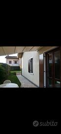 Infissi e scuri in legno.