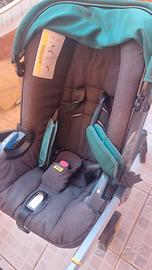 Seggiolino con ruote Doona con accessori e base