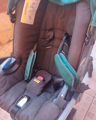 Seggiolino con ruote Doona con accessori e base