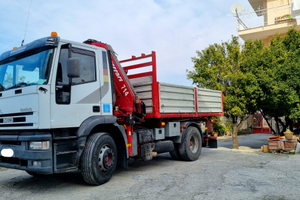 Iveco Eurotech 190 con gru da 21 m e 52.000 km