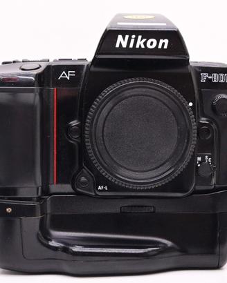Nikon F801 con battery grip MB-10