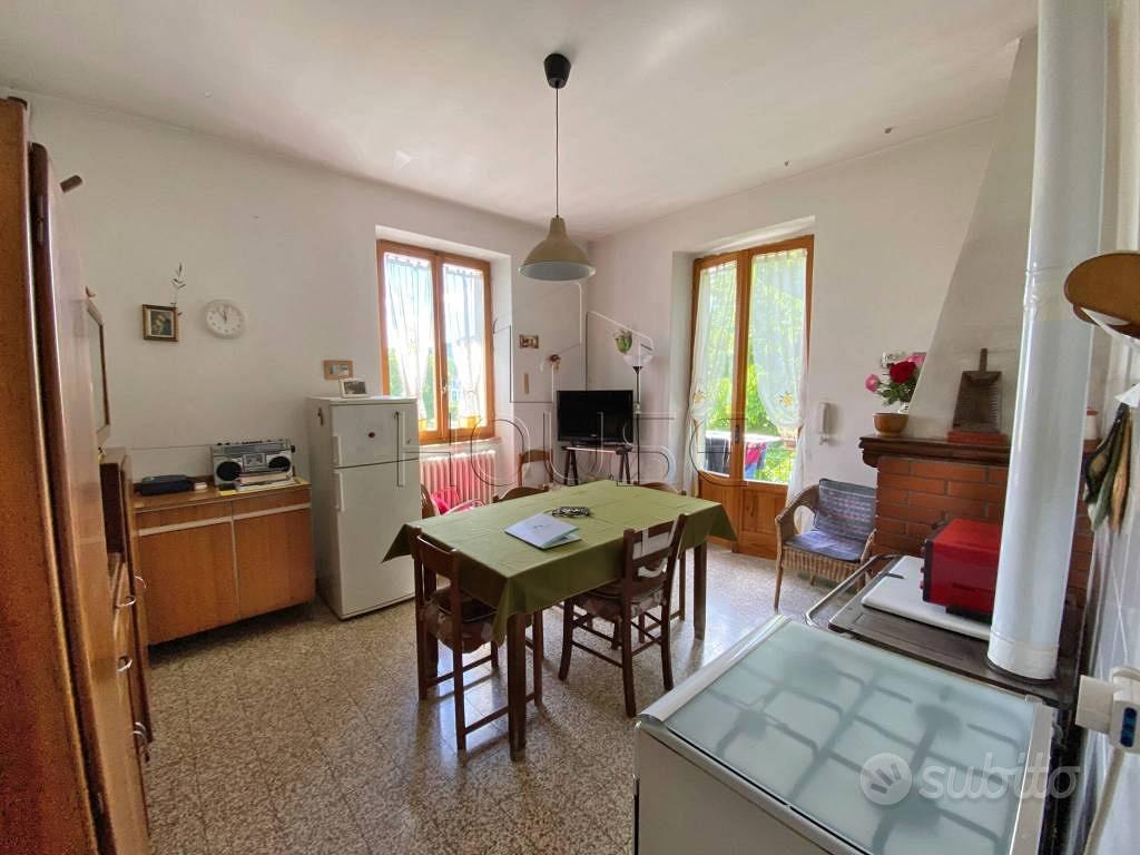 Rustico / Casale di 200 m² con più di 5 locali e b - Vista 2