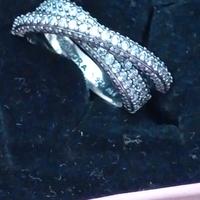 Pandora anello pavé fascia intrecciata 