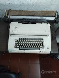 macchina da scrivere Olivetti