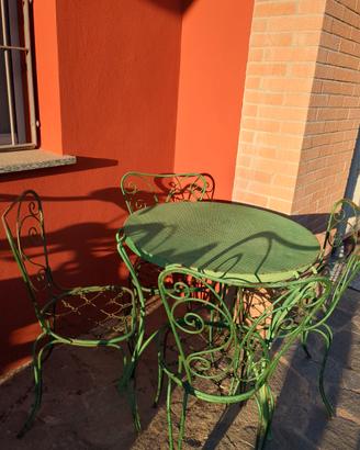tavolo e sedie in ferro battuto 