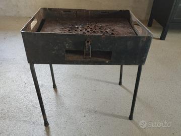 Barbecue da campeggio a carbonella Vintage