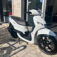 PEUGEOT KISBEE 125 - 2026 PARABREZZA E BAULETTO"