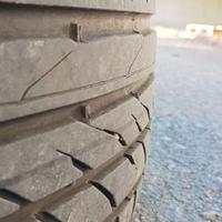 Quattro gomme estive 215/55 R16 con cerchi.