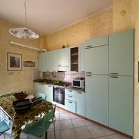 CUCINA + TAVOLO CON 4 sedie