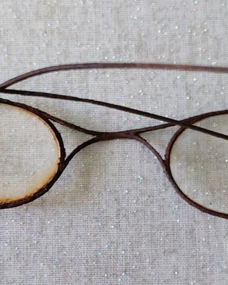 Vintage. Occhiali antichissimi del 1800