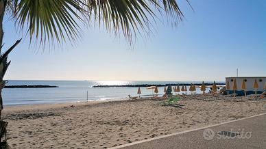 CUPRA MARITTIMA  A 10 METRI DALLA SPIAGGIA