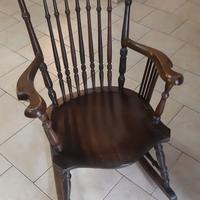 Sedia a dondolo in legno 