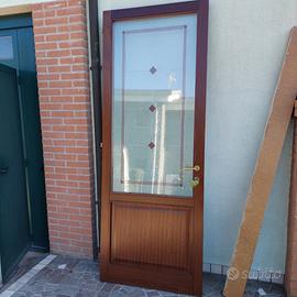 Portoncino in legno e vetro