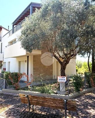 VILLA A SCHIERA A FANO