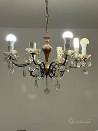Lampadario Classico in Cristallo e Metallo