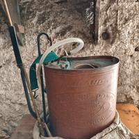 Irroratrice a spalla in rameAello anni50 originale