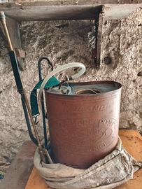 Irroratrice a spalla in rameAello anni50 originale