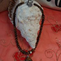 collane e bracciale. 