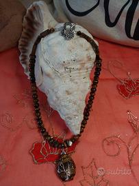 collane e bracciale. 