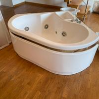 Vasca idromassaggio angolare