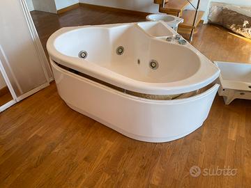 Vasca idromassaggio angolare