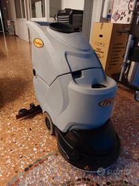 Lavasciuga - Lavapavimenti Uomo a Terra