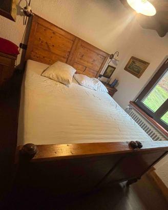 Letto d'epoca rustico