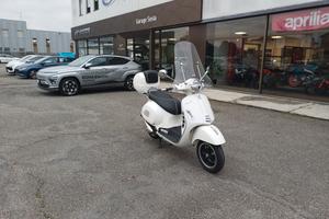 Piaggio Vespa 300 GTS super