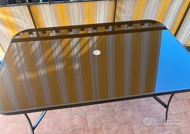 Tavolo in vetro e 4 sedie poltroncine comodissime