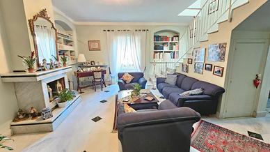 Paterno' via teatro-elegante appartamento