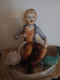 ceramica di Capodimonte (ragazzo con oca)