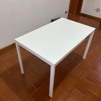 Tavolo colore bianco allungabile
