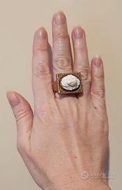 Anello in bronzo con cammeo