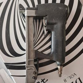 pistola per tappezzeria