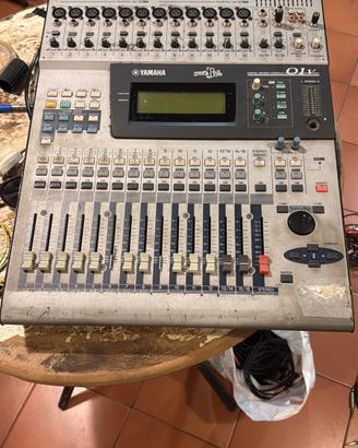 Mixer digitale Yamaha 01V