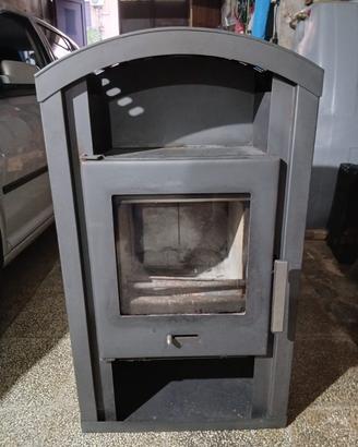 Stufa a legna 7,6 kw