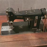 Macchina da cucire Necchi