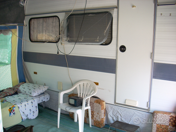 Roulotte Adria con documenti a Palinuro