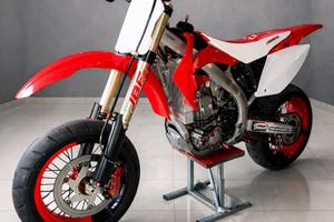 Honda crf 450 permuto  con Ktm 300 o sh 350
