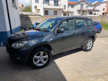 Toyota RAV 4 RAV4 2.2 D-4D 136 CV Luxury gancio tr